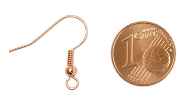 rosegoldfarbige Orhaken mit Größenvergleich